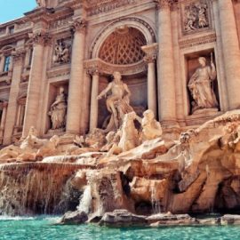 Image of the Trevi fountain in Rome.